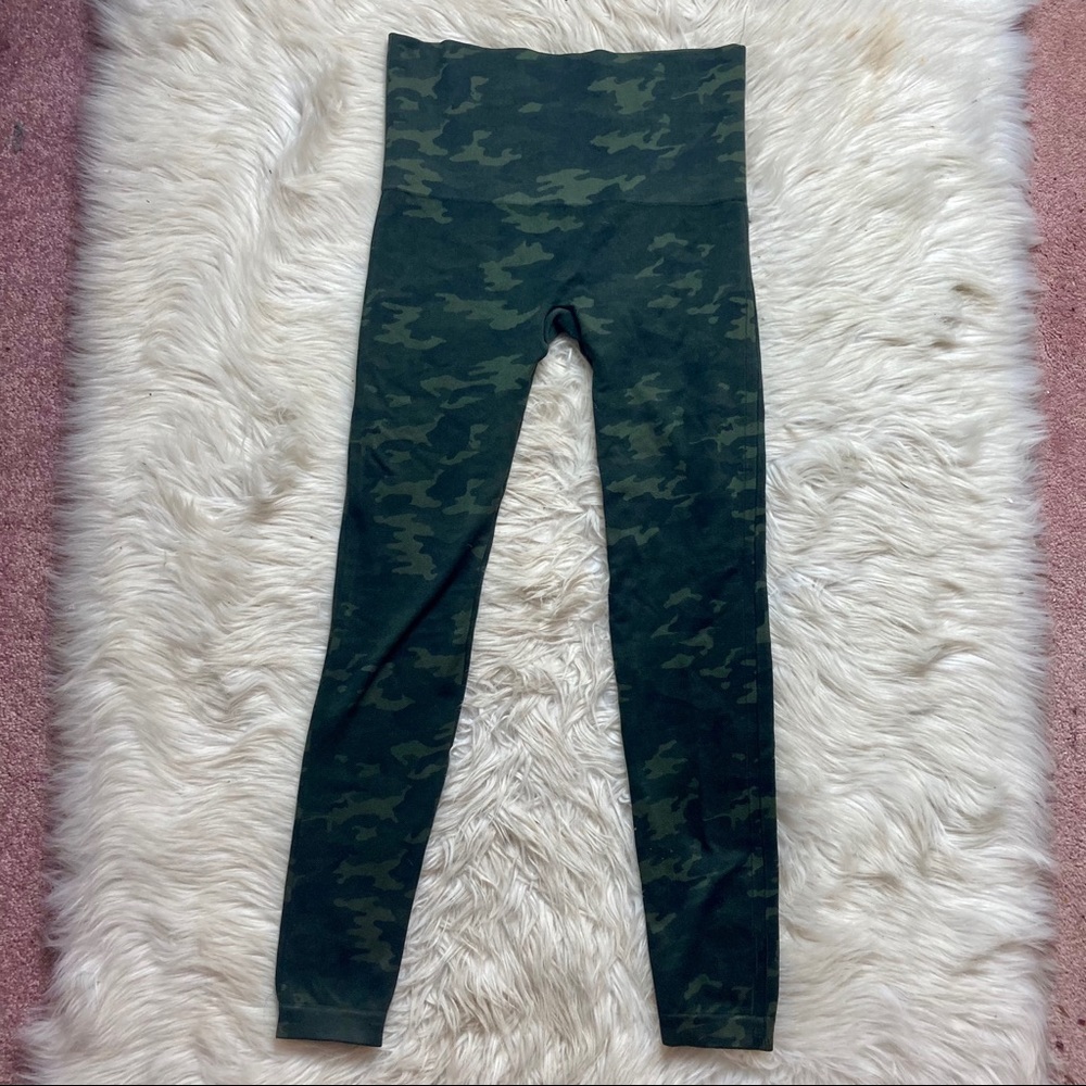 Spanx Leggings Size L in Camo - Seamless